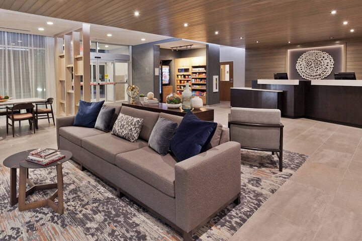 Lobby lounge