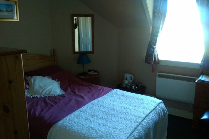 Room 5 of 16