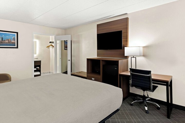 Standard | King Bed (6 of 26)