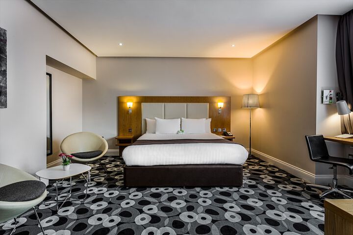 Room 13 of 71