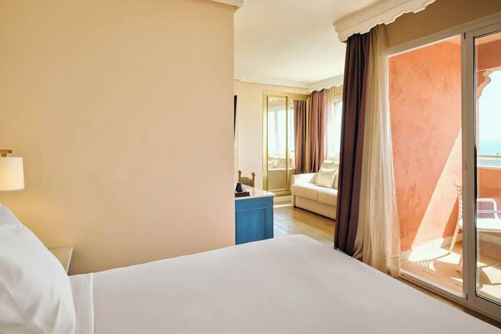 Room 5 of 72