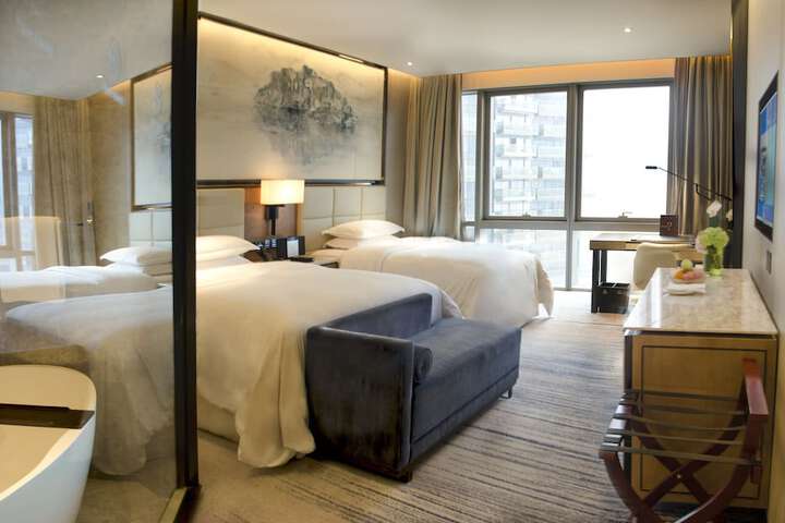 Room 34 of 107