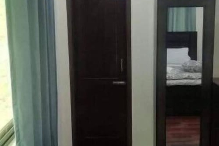 Room 5 of 16