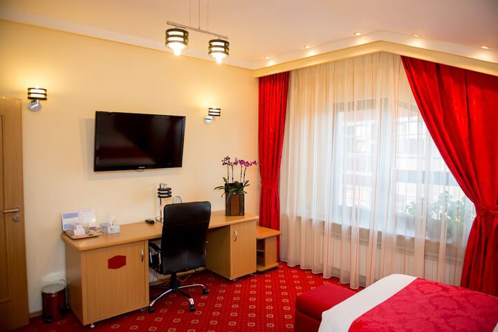 Room 28 of 42
