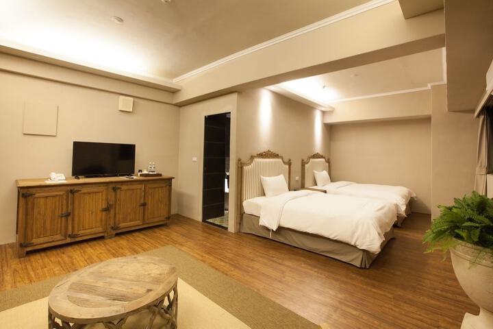 Room 8 of 36