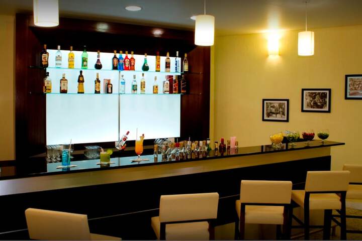 Lounge 50 of 64