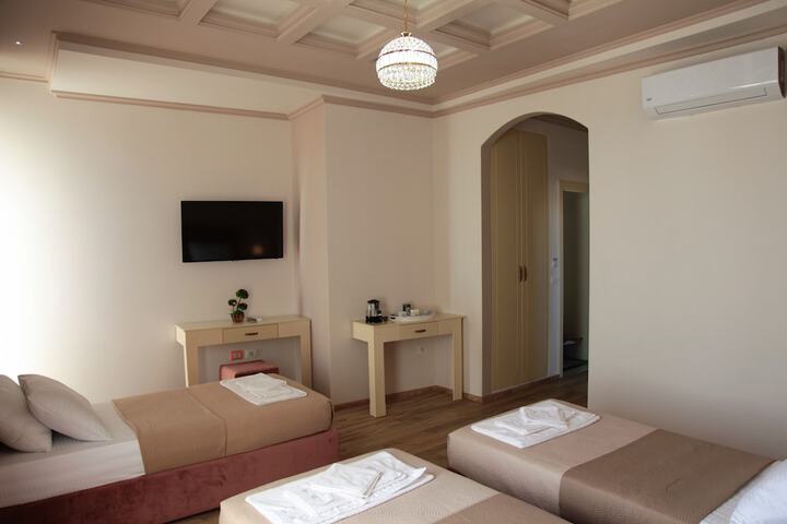 Room 28 of 87