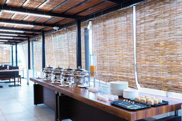 Dining 16 of 27