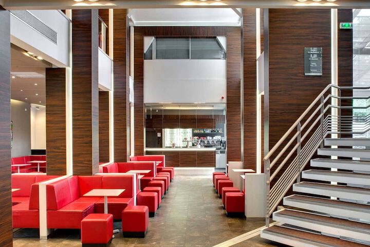 Entrance & Lobby