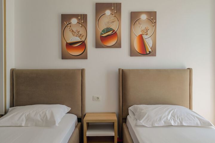 Room 18 of 98