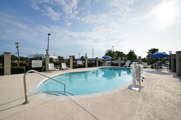 Pool 50 of 79