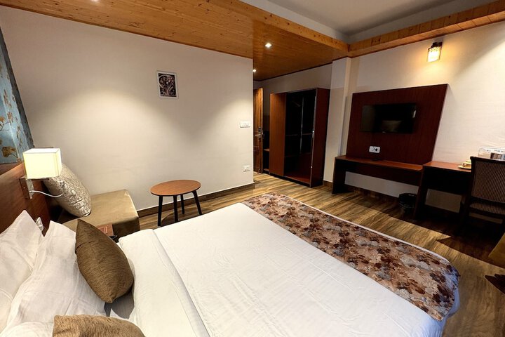 Room 10 of 34