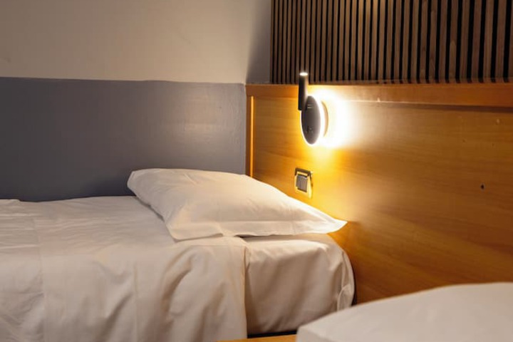 Room 34 of 98