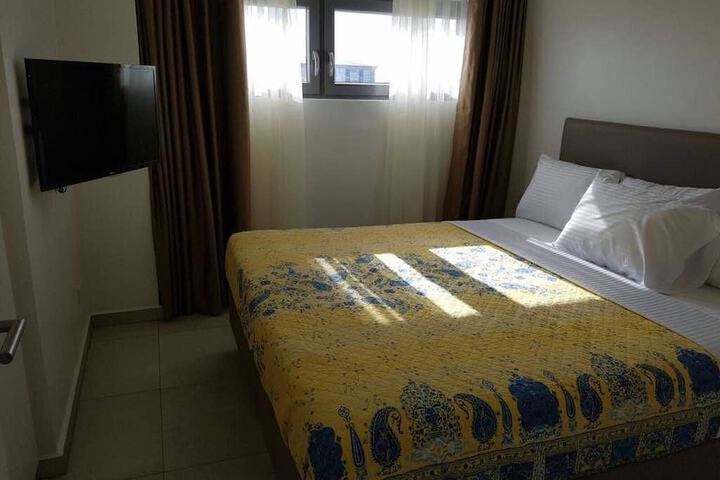 Room 2 of 10