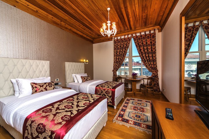Room 13 of 26