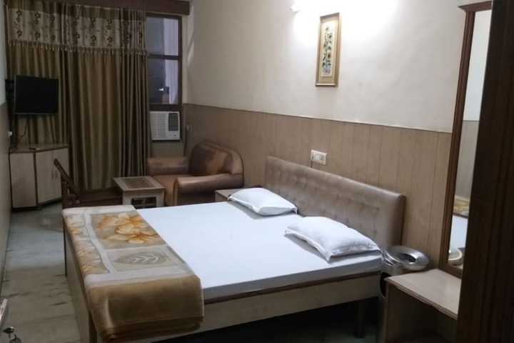 Room 2 of 14