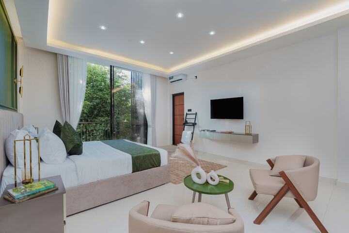 Room 3 of 32
