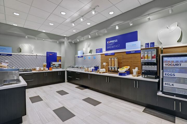 Breakfast/Coffee Service 25 of 37