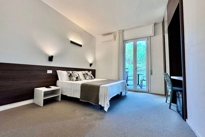 Room 6 of 37