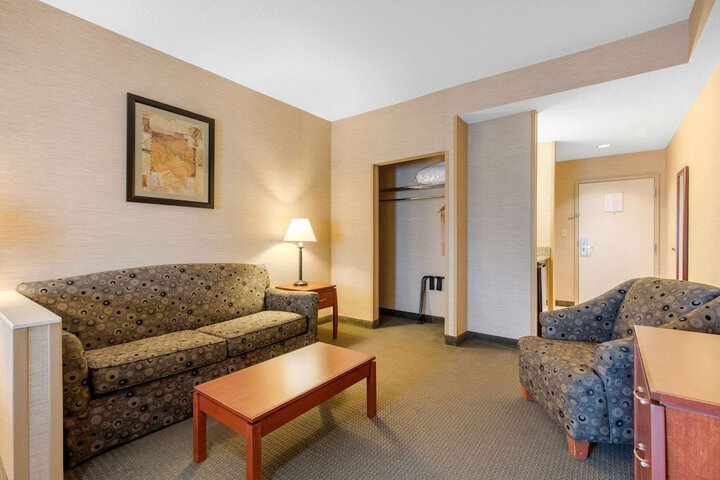 Room 17 of 38