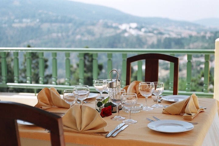 Dining 16 of 18