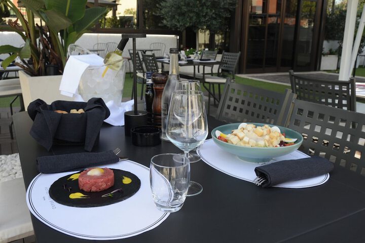 Dining 48 of 54