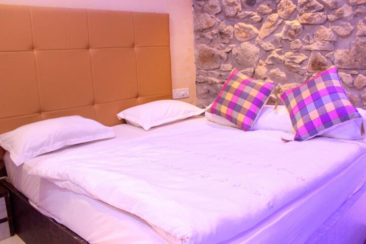 Room 10 of 72