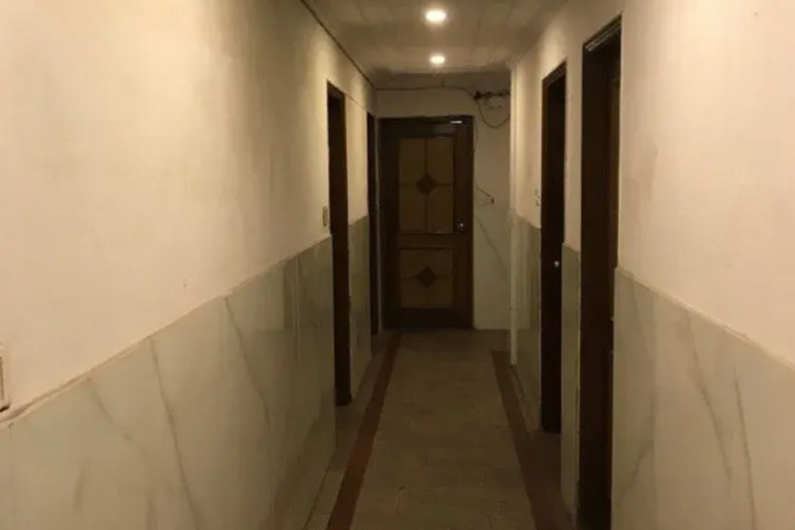 Room 13 of 16