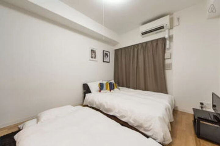Room 44 of 182