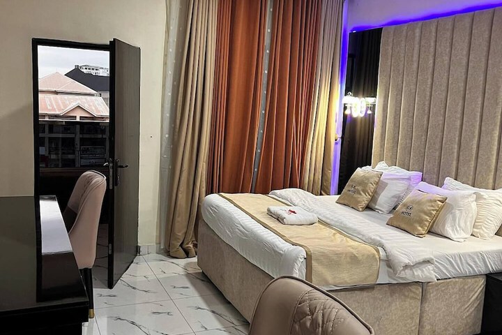Room 4 of 19