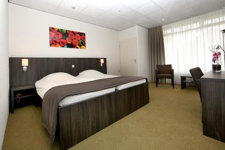 Room 12 of 46