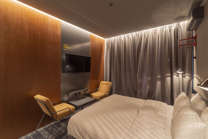 Room 7 of 33