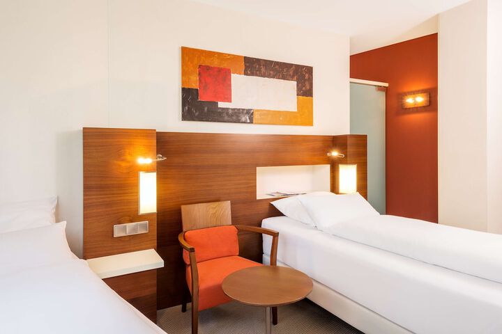 Room 4 of 39