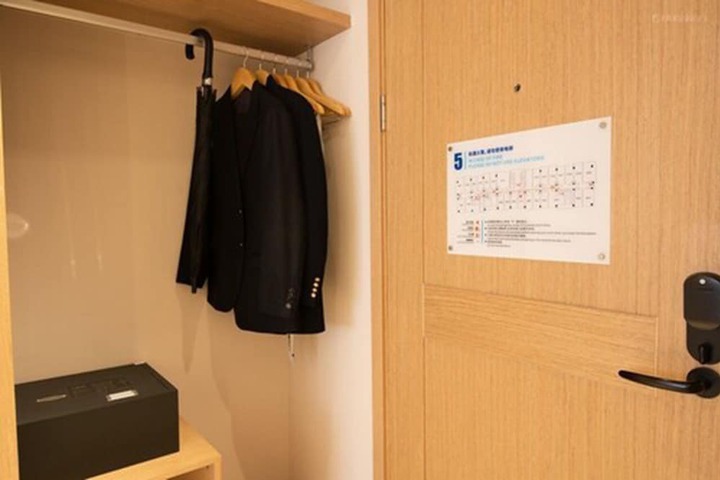 Room 49 of 73