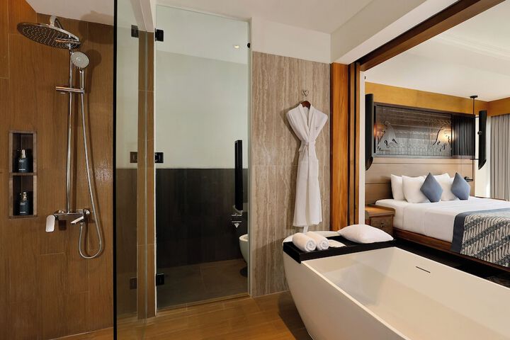 Room 35 of 81