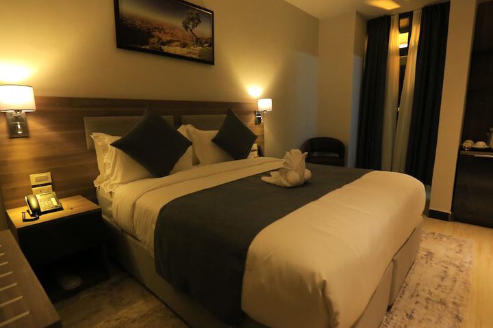 Room 9 of 39