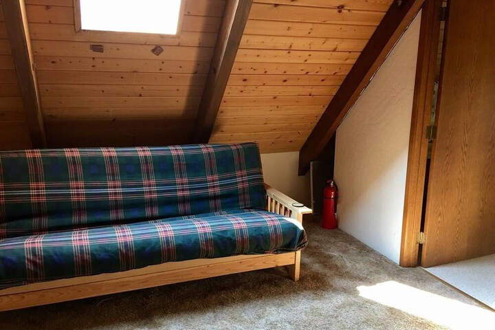 Room 4 of 27