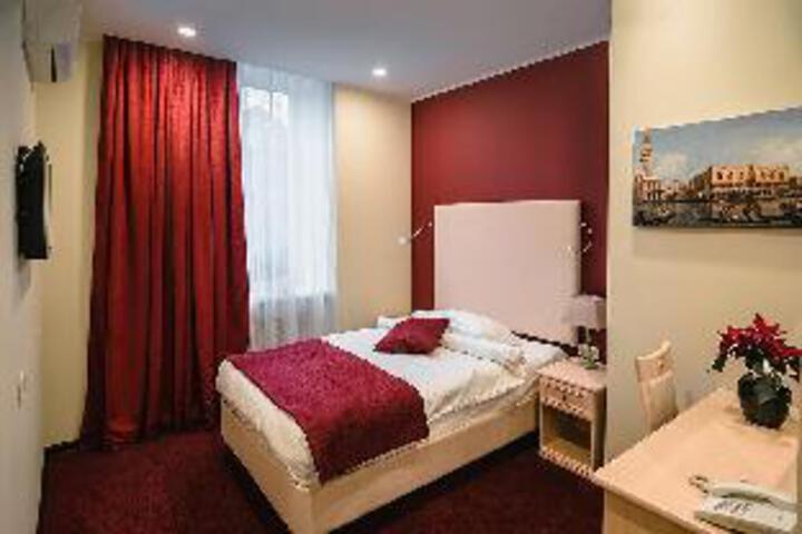 Room 2 of 3