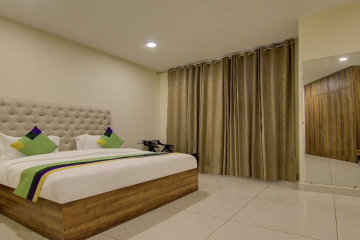 Room 10 of 38