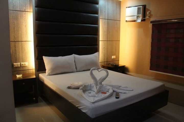 Room 2 of 33