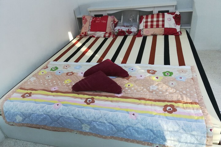Room 6 of 25