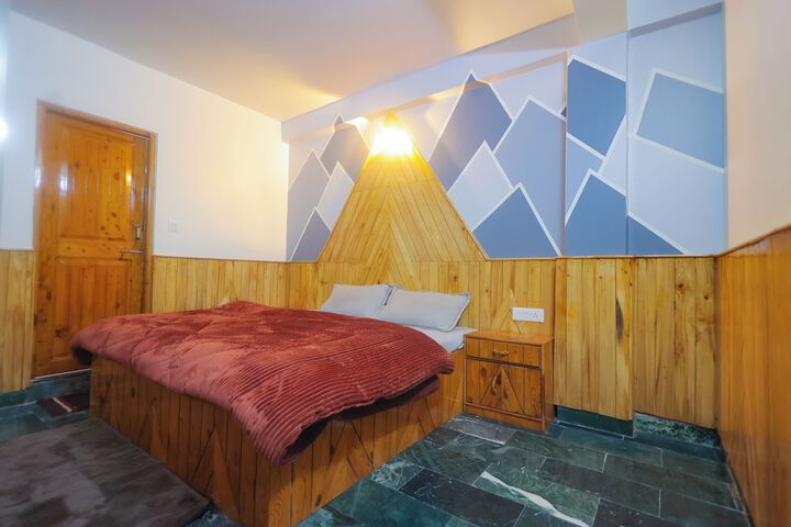 Room 8 of 40
