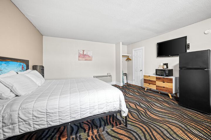 1 King Bed (8 of 30)
