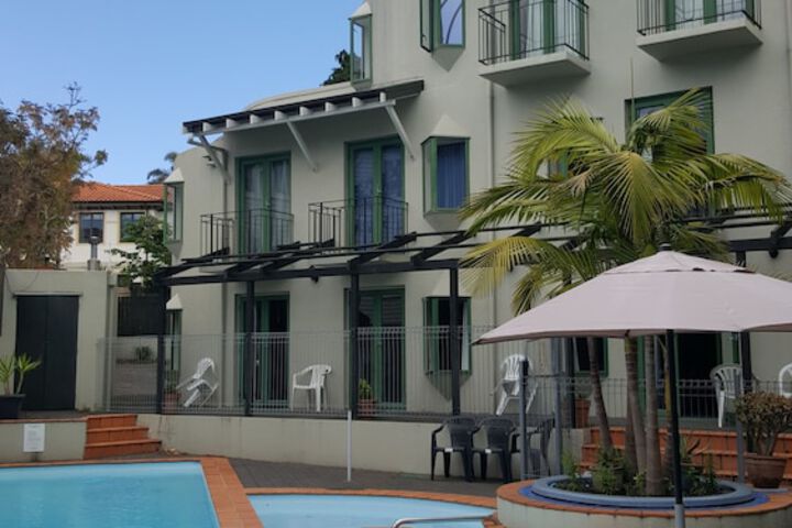 Hotel Pool