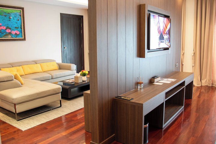 Room 42 of 100