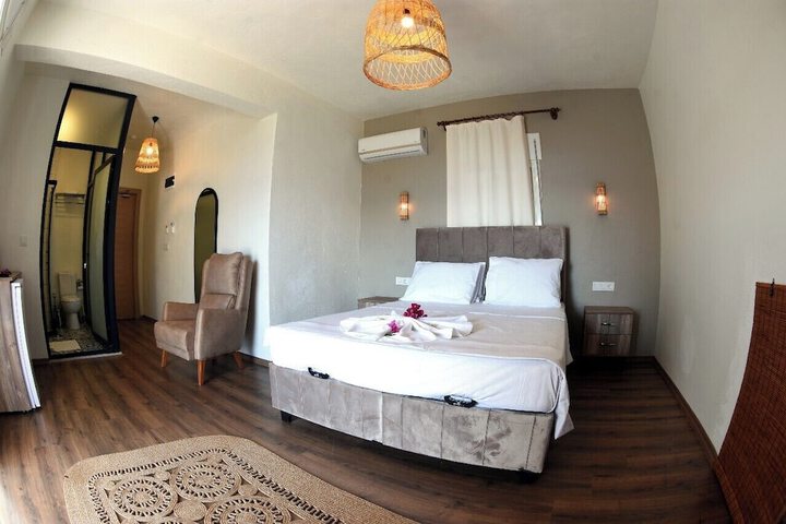 Room 4 of 11