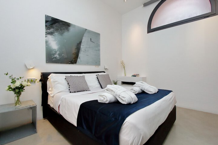 Room 6 of 33