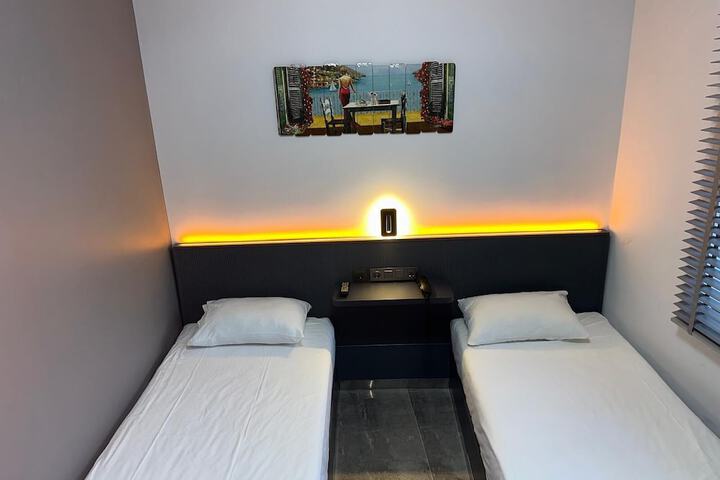 Room 5 of 48