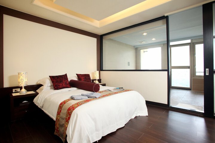 Room 5 of 64
