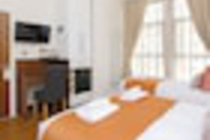 Room 44 of 171
